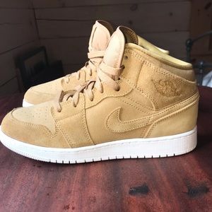 Boys size 7 Nike Jordan’s